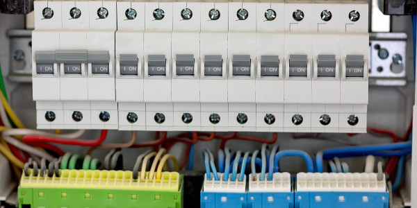Electricistas Industriales · Instaladores Alta / Baja Tensión en Barcelona · Diagnóstico y solución de fallas en sistemas eléctricos